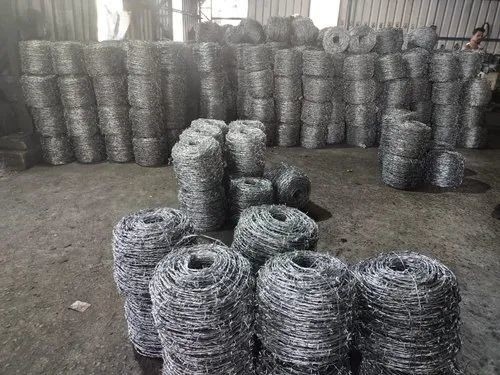 Galvanized Security Fencing with Customizable Barb Length and Anti-Climb Razor Barbed Wire