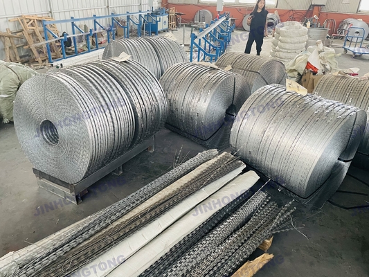 Prison Fencing Fence 50kg Galvanized Barbed Wire Mesh Barb Fence Roll with Baling Wire Function