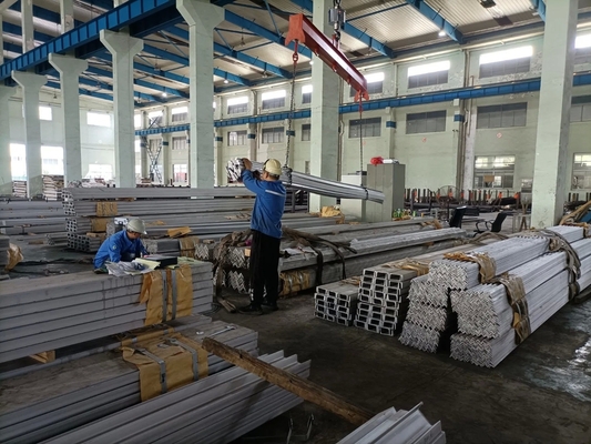 Customized Size Stainless Steel 410 TSHS THS TR HL Mirror Surface SS Angle Bar AiSi Angle Valve ASTM 316 Bars for Your
