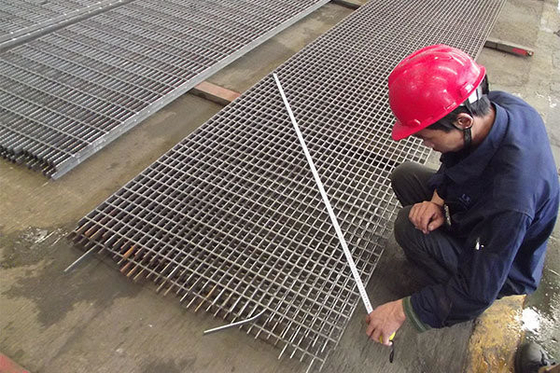 Galvanized Steel Driveway Grating Heavy Duty Metal 304 316 316L Stainless Steel Floor Drain Grate Square Bar Grating
