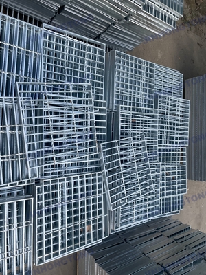 Customizable steel grille Hot sale Metal Building Materials Hot Dipped Galvanized Steel Grating for walkway and platform grating